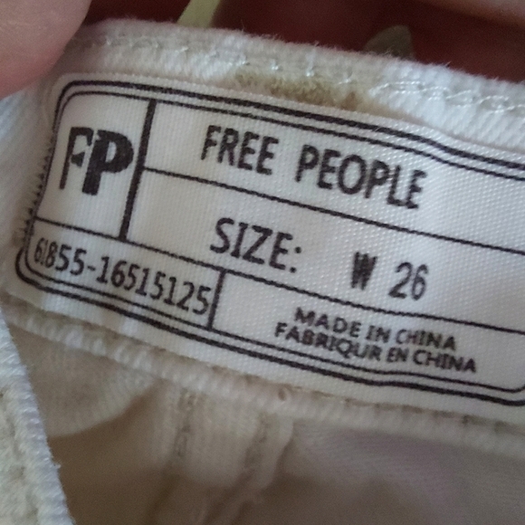 Free People high waisted fray Hem Frimge White jeans size.26 Distressed Cropped - Picture 12 of 13